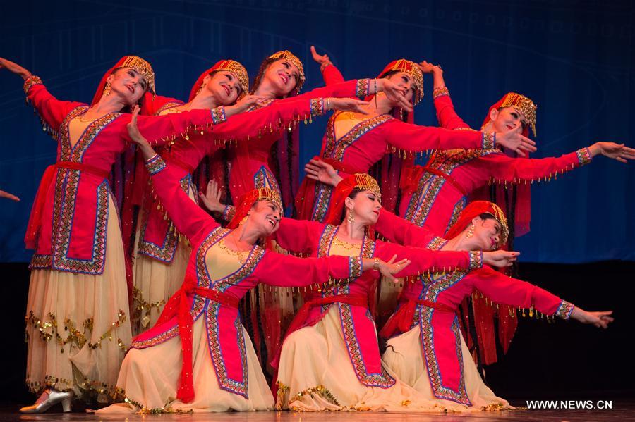 Artists from China's Xinjiang give performance in Egypt