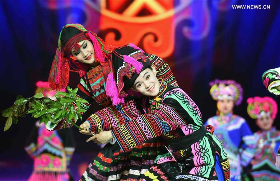 Final competition of ethnic dress festival held in SW China's Yunnan