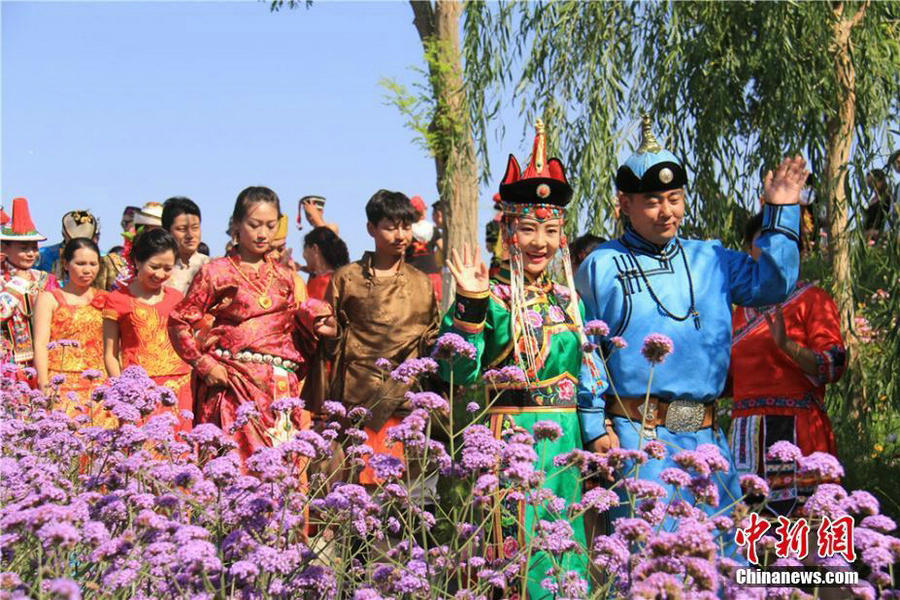 China's many cultures on display in mass wedding