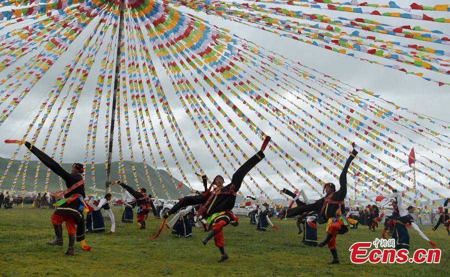 Tibetans celebrate tent festival on 4,500m-high grassland