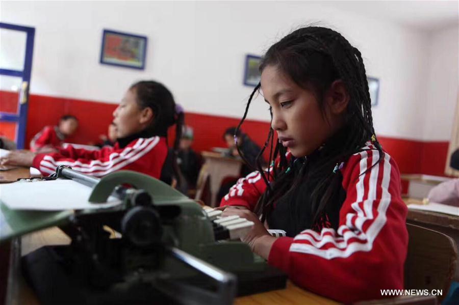 A blind Tibetan girl's way to music