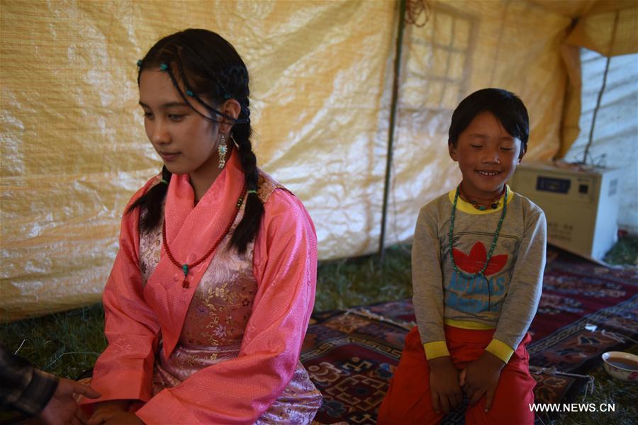 A blind Tibetan girl's way to music