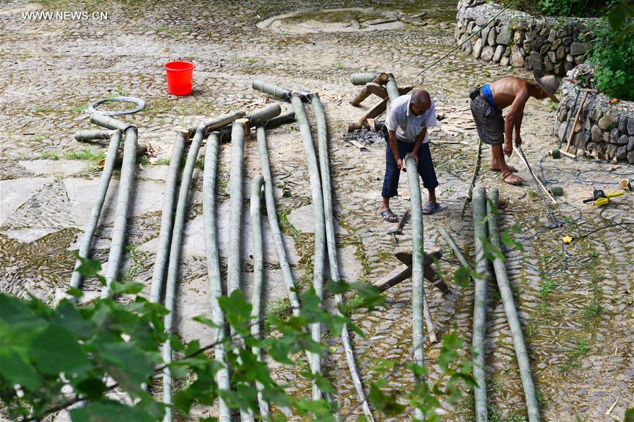 Bamboo raft making revived in Guizhou