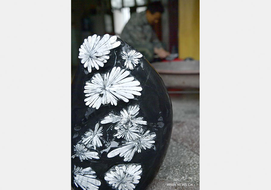 Unique sculpture of chrysanthemum stone in C China's Hubei