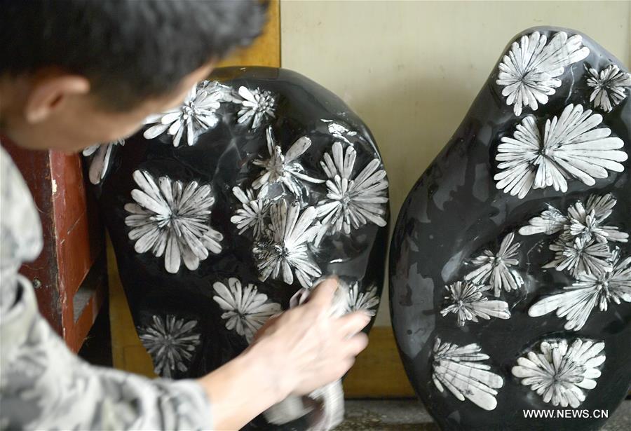 Unique sculpture of chrysanthemum stone in C China's Hubei