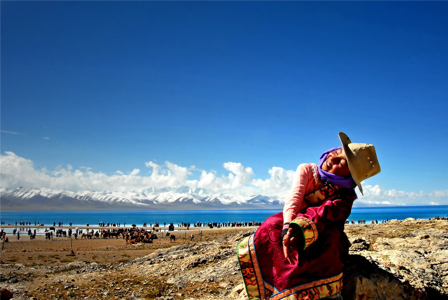 Images capture life of ethnic groups in China