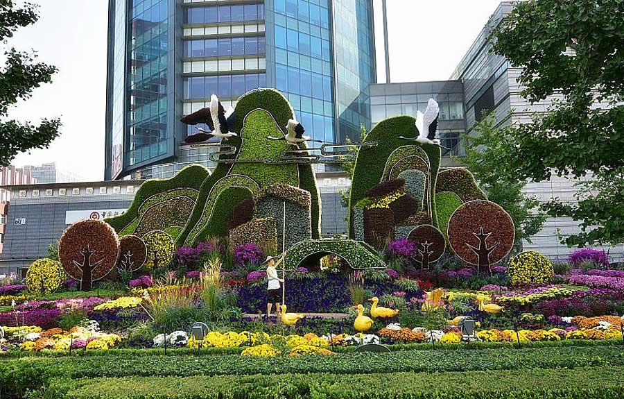 Themed flower terraces celebrate National Day