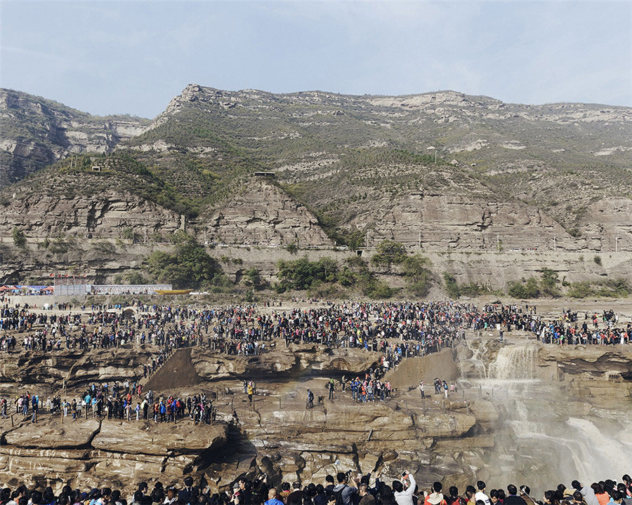 Images present world through young photographers' eyes