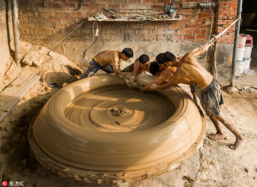 Sweat and clay: Process of making Jingdezhen's porcelain