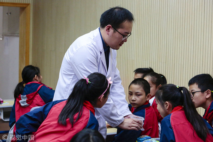 Hangzhou primary school opens traditional Chinese medicine course