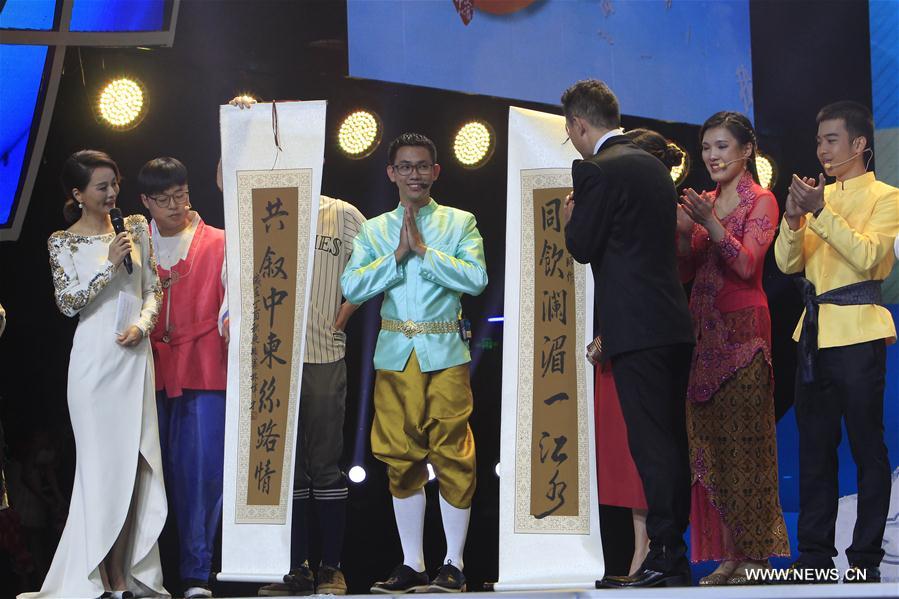Contestants take part in final of Chinese Bridge competition in SW China