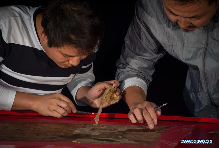 Technicians restore original forms of historical relics in Anhui Museum