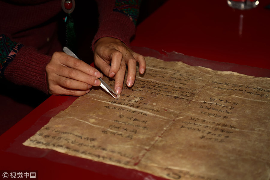 Restorer revives thousands of ancient books