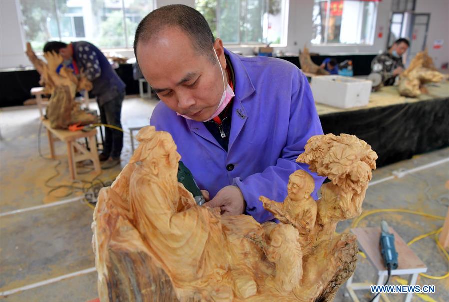 National carving vocational skill contest held in E China's Jiangxi