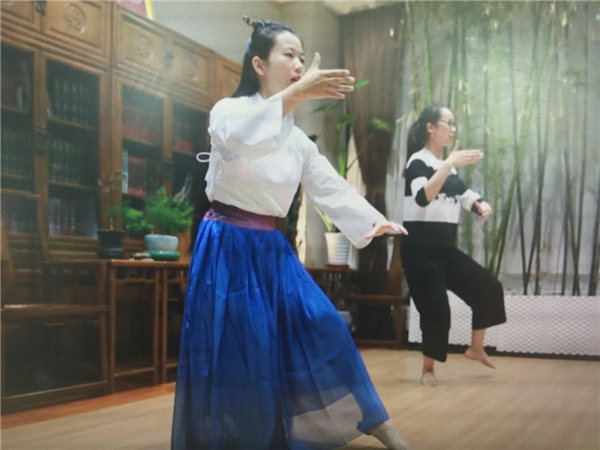 Tai chi goddess: Young master teaches ancient martial arts online