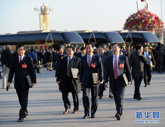 代表们步入人民大会堂