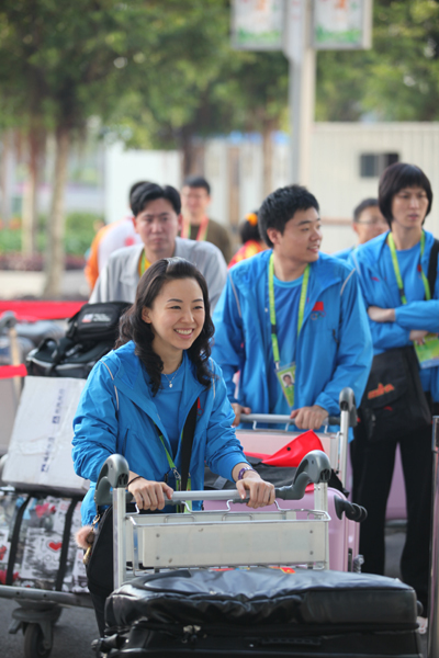 中国台球队抵达广州亚运会运动员村