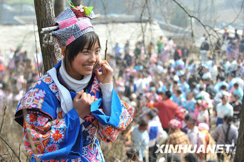 苗族人民欢度跳花节（组图）