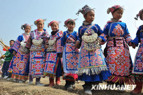 苗族人民欢度跳花节（组图）