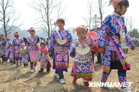 苗族人民欢度跳花节（组图）