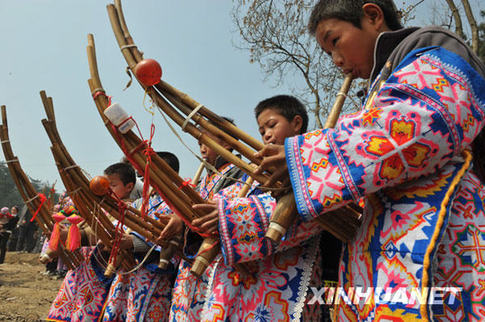 苗族人民欢度跳花节（组图）