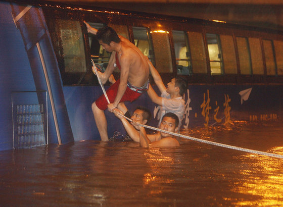 61年最大暴雨 群众守望互助--北京特大暴雨实录