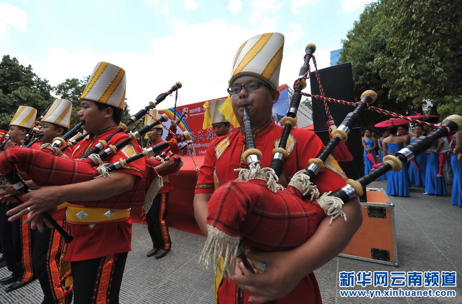 德宏风情引游人