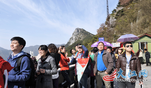 “真想时间停下来 好好把你看个够” 网媒记者惜别庐山