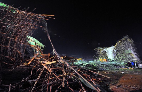昆明新机场在建桥梁垮塌7人死亡34人受伤(图)