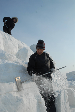 牡丹江雪堡进入精雕阶段