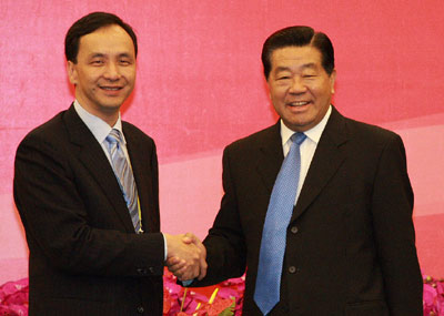 贾庆林会见出席首届海峡论坛的两岸各界人士