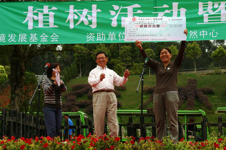云南绿色环境发展基金会“消除碳足迹”植树活动暨“绿色基金”启动仪式在昆明举行