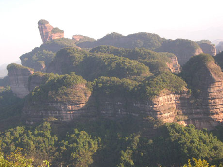 色彩斑斓丹霞山