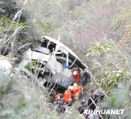 浙江江山翻车事故已造成至少10人死亡