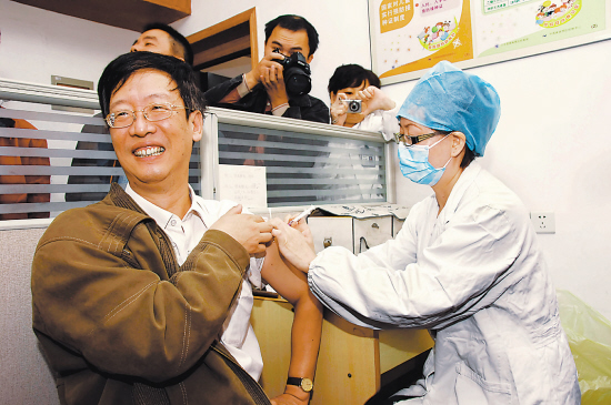 浙江卫生厅长第一个接种甲流疫苗
