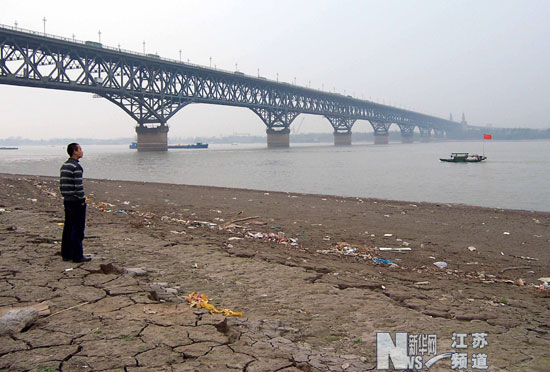 长江南京段水位降至30年来最低