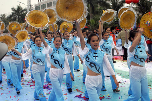 2009年中国海南岛欢乐节风情彩车竞舞儋州