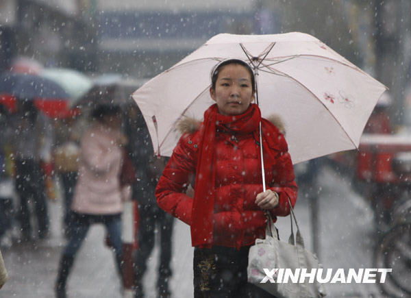上海迎来今冬最明显降雪 日最低气温将跌破“冰点”