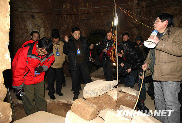 考古专家团在安阳考察“曹操墓”