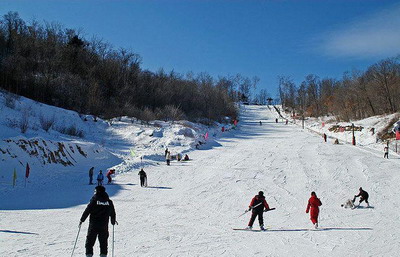 封闭打造1年 西岭雪山滑雪项目正式开放