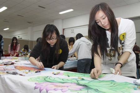 海外华裔大学生用画笔直抒思乡之情(组图)