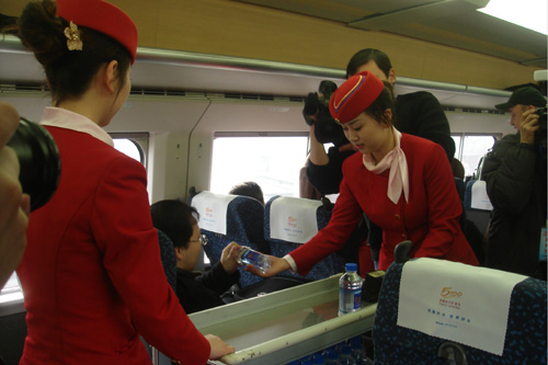 郑西高速铁路试运行 最高时速达352公里