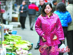 上海劝阻市民穿睡衣上街引发热议