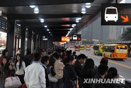 广州BRT开通后出现三堵现象