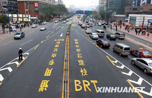 广州BRT开通后出现三堵现象