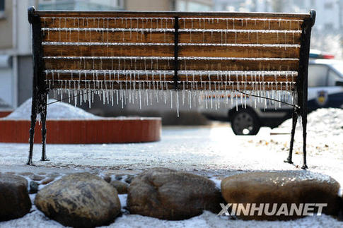 辽宁遭遇10年来最严重冻雨 高速一度封闭