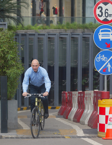 挪威领事体验广州交通 探讨城市低碳生活方式
