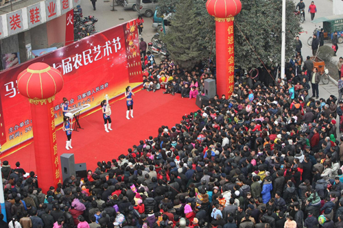 郑州三万农民喜过艺术节