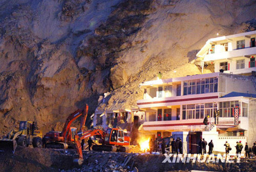 陕西榆林山体滑坡已20人遇难 滑塌仍在继续(图)