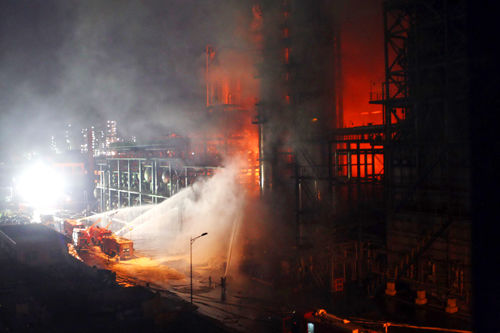 广州石化炼油四部油泵泄漏引发大火